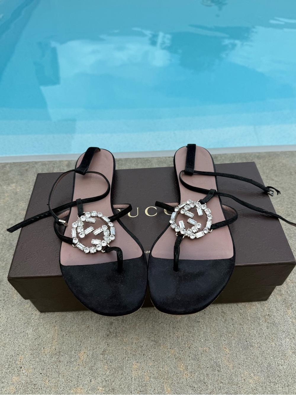 Gucci Crystal Embellished Interlocking GG Thong sandals - Picture 7 of 11
